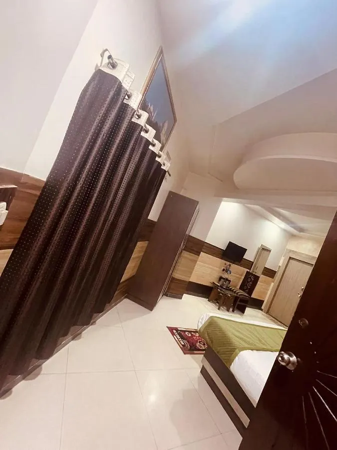 Hotel Alpine By The Golden Taj Group And Hotels Agra  Agra (Uttar Pradesh)