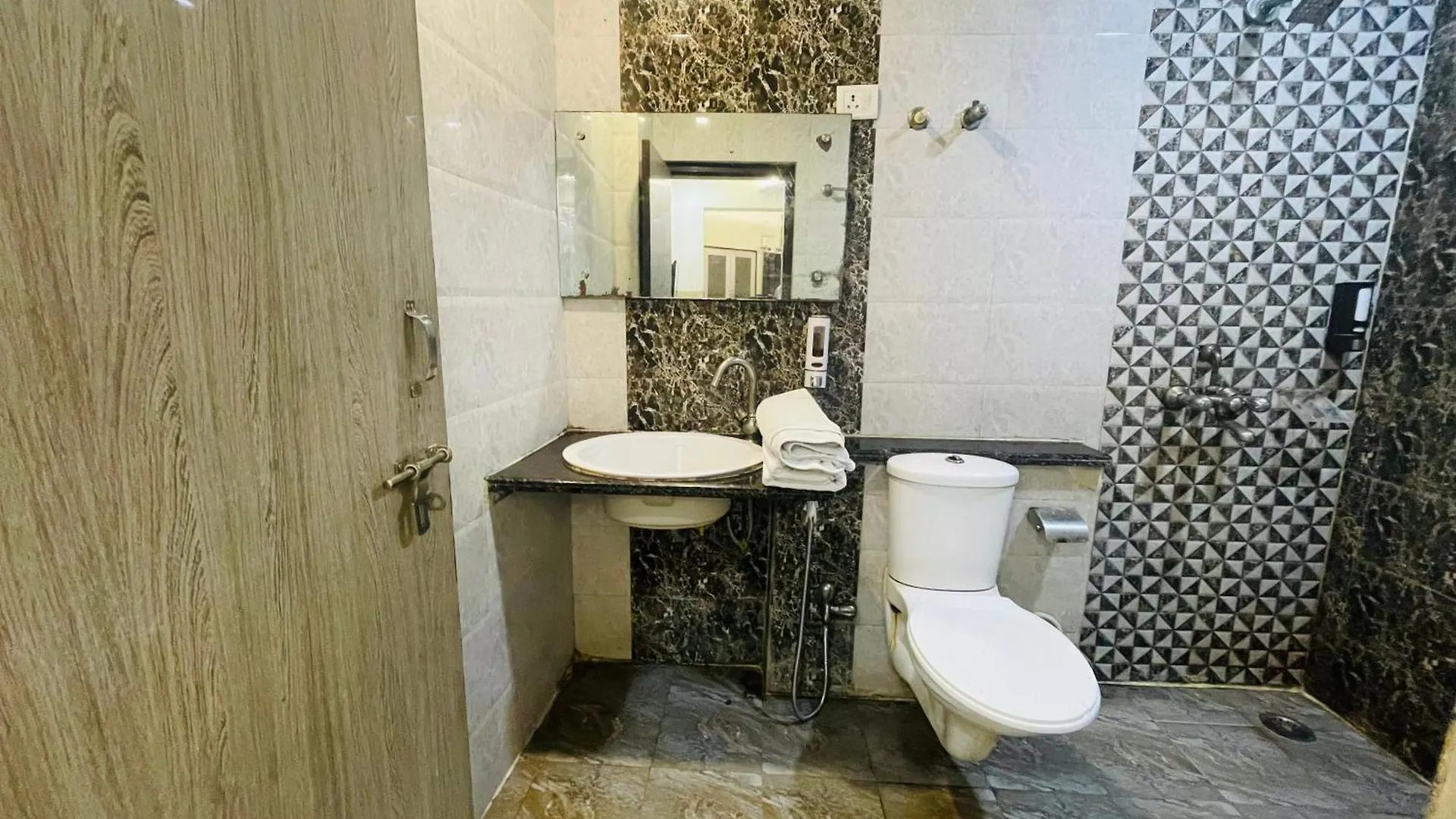 Hotel Alpine By The Golden Taj Group And Hotels Agra